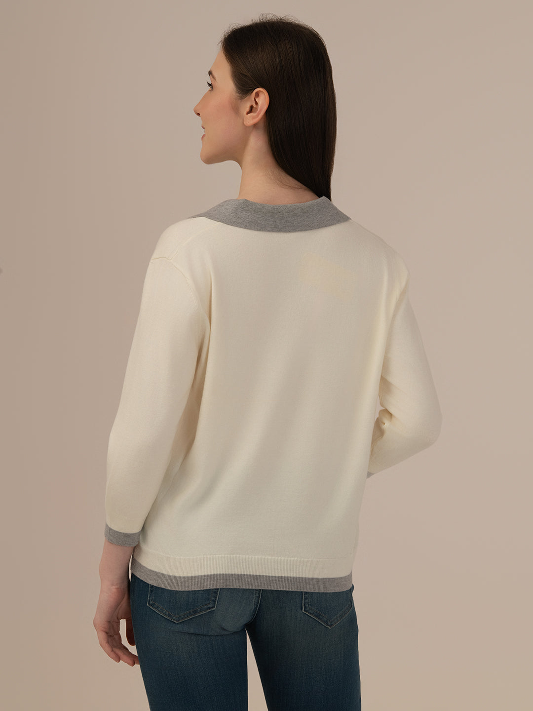 Albion Ladies Cream Winter Sweatshirt – Cozy & Comfortable Winter Wear