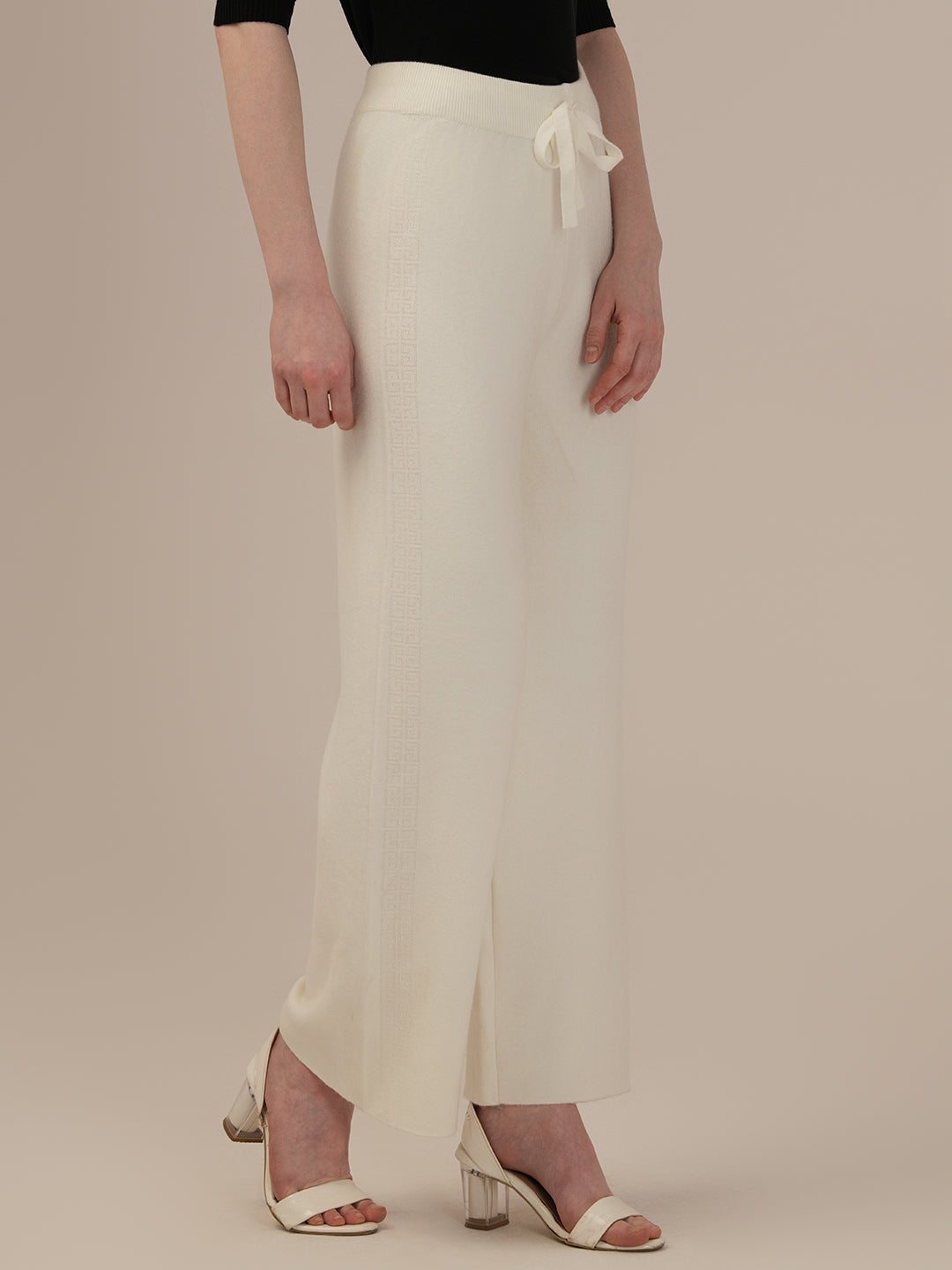 Ladies White Winter Harem Pants – Elegant & Cozy Lower Wear